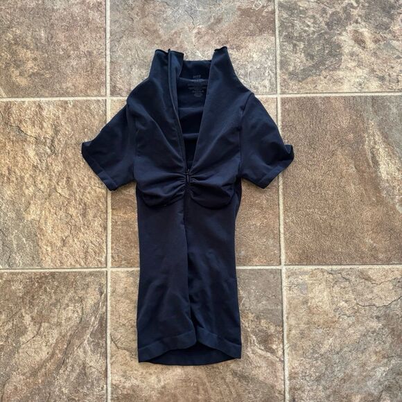 Skims Seamless Sculpt Zip Front T-Shirt Onyx Size XS - Picture 3 of 12